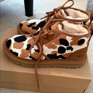 UGG women’s 7 print boots new